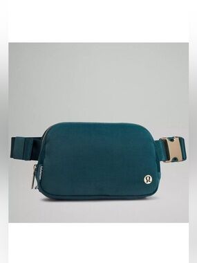 lululemon athletica everywhere belt bag velour green jasper